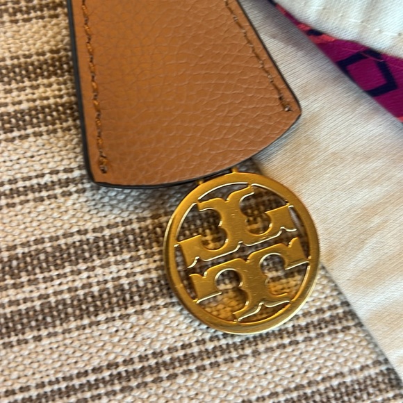 Tory Burch Perry Triple Compartment Tote - Picture 13 of 16